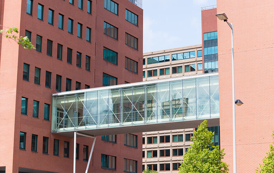 Advantages of Glass Flooring for Commercials