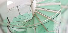 4 Ways to Incorporate Glass Into Your Staircase Design