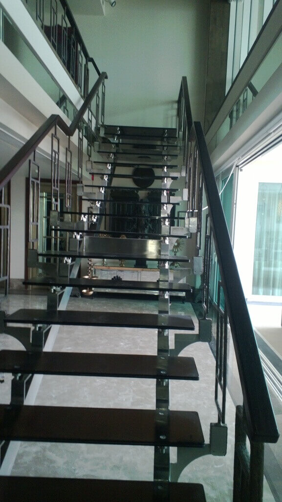 Staircase Glass Railing Designs for Home