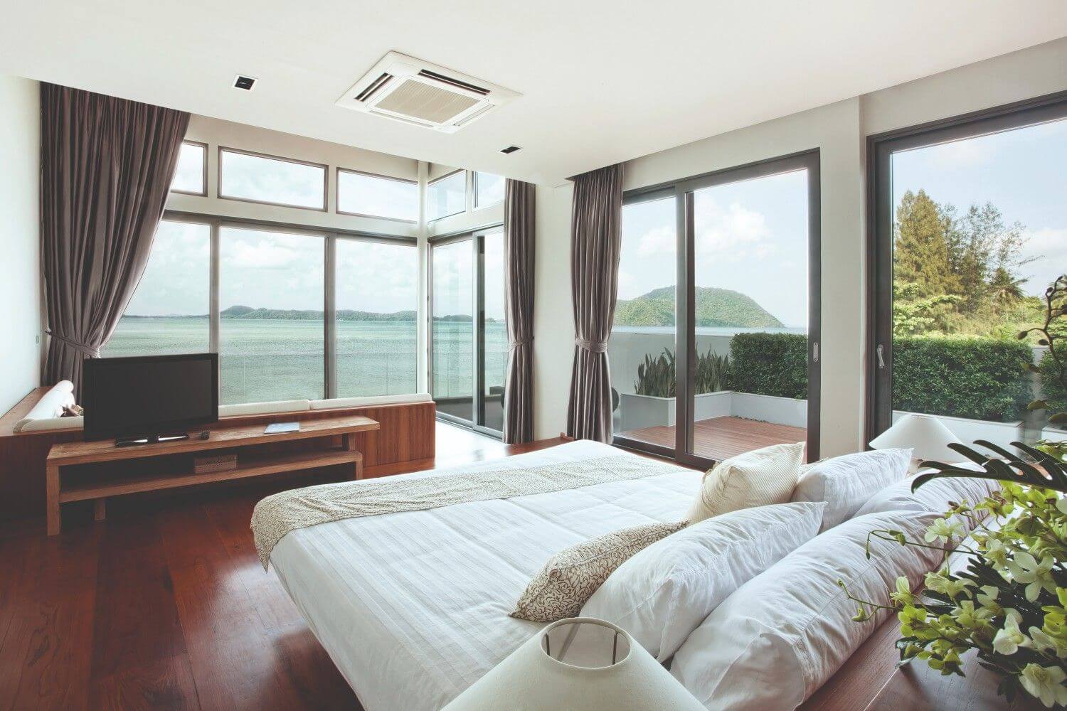Why You Should Install Glass Windows in Your Home
